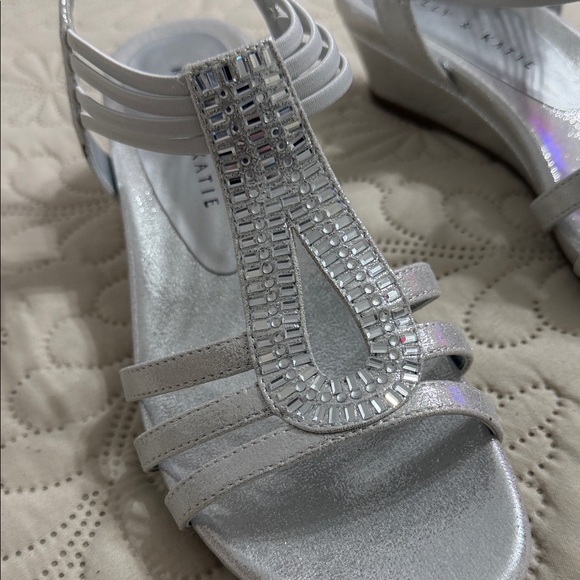 Kelly & Katie Valka Wedge Sandal - Picture 3 of 8